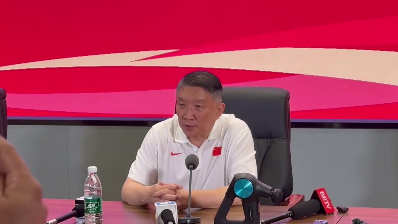宫鲁鸣:希望年轻队员更自觉提升自己 去抢到位置 而不是自然接班